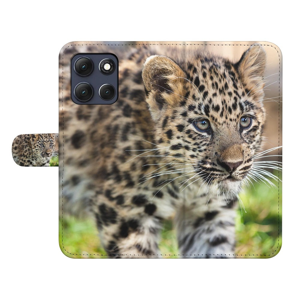 Bookcase Motorola Moto G86 Hoesje Met Pasjes Baby Luipaard Vooraanzicht.