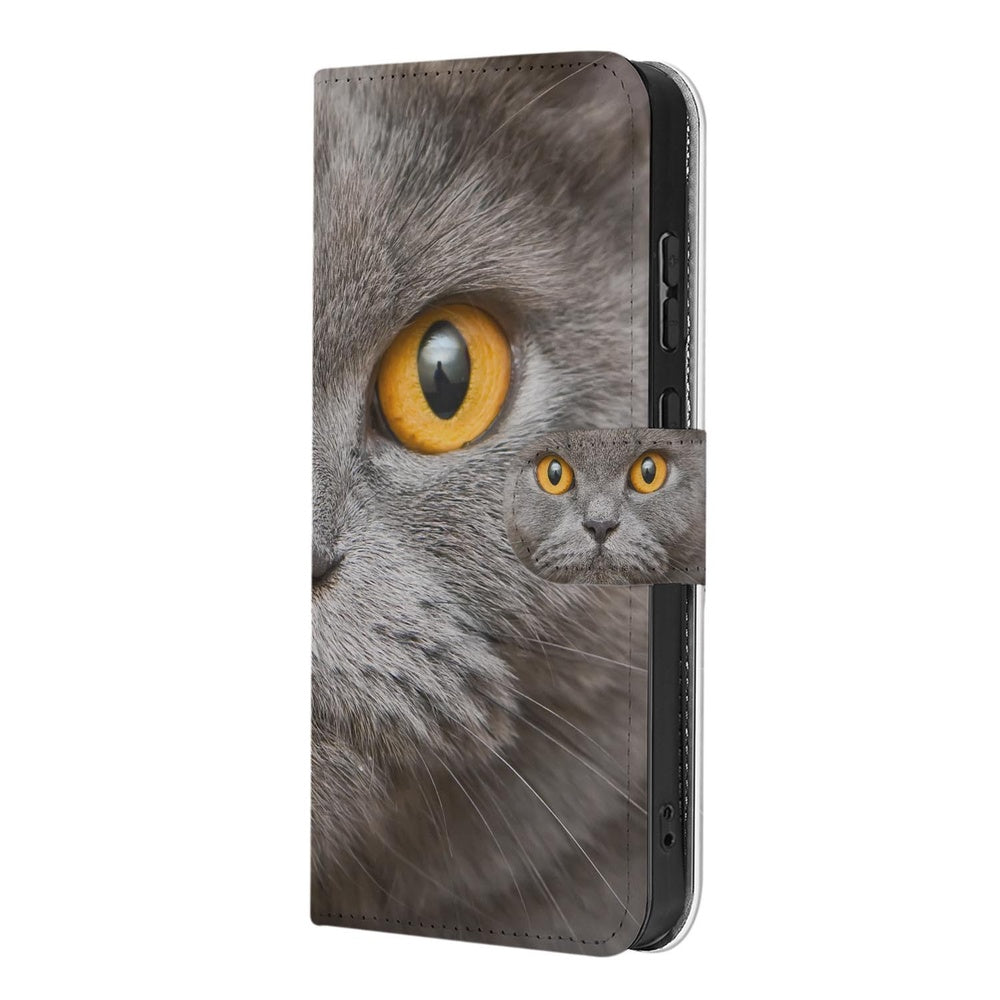 Motorola Moto G86 Telefoonhoesje Britse Korthaar schuin aanzicht met kattenoog print.