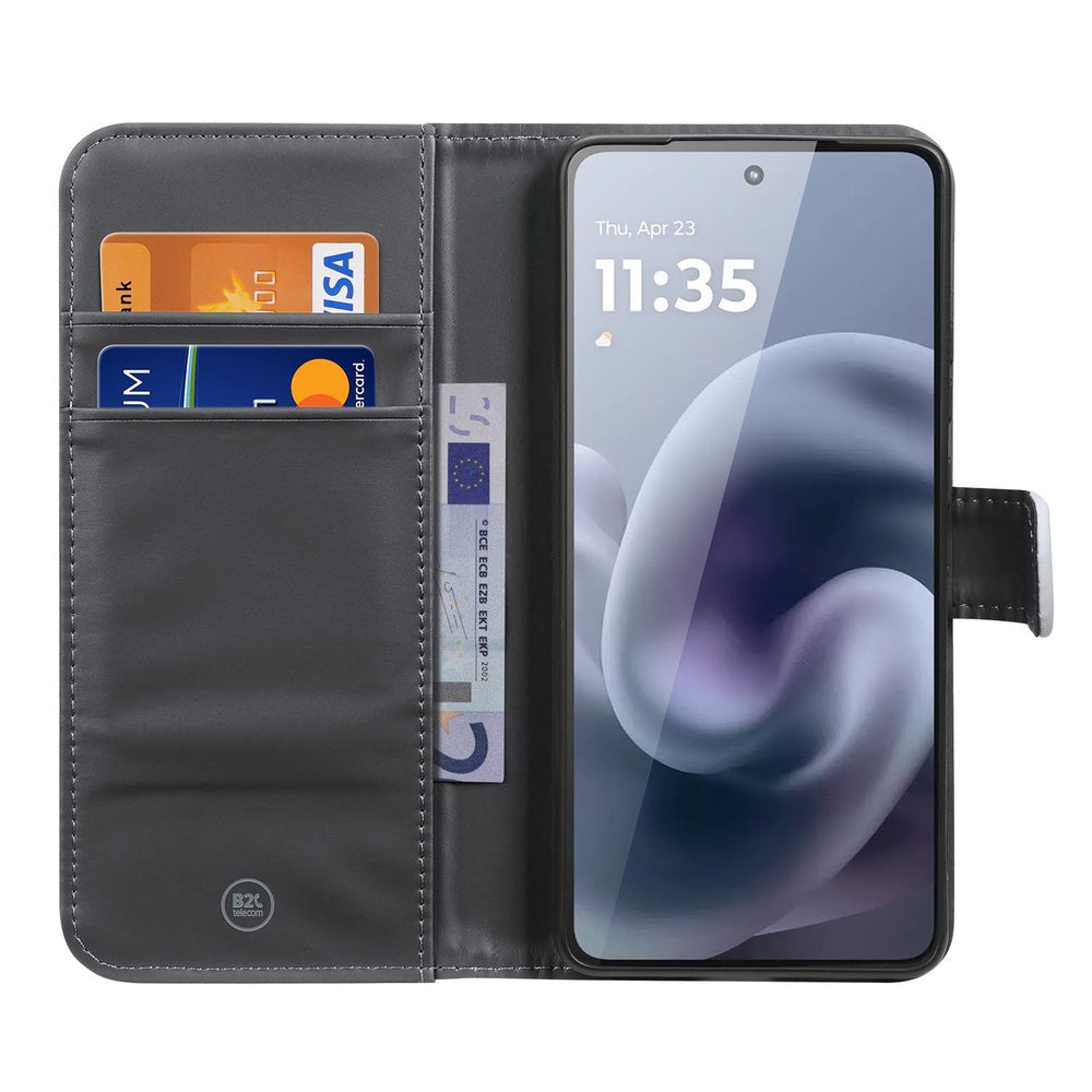 Motorola Moto G86 Bookcase Hoesje Voetbal Design zwart binnenkant met telefoon en pasjes.