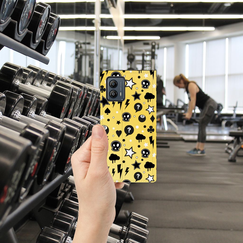 Mobiel BookCase Motorola Moto G53 Punk Geel telefoonhoesje ontwerp achterkant