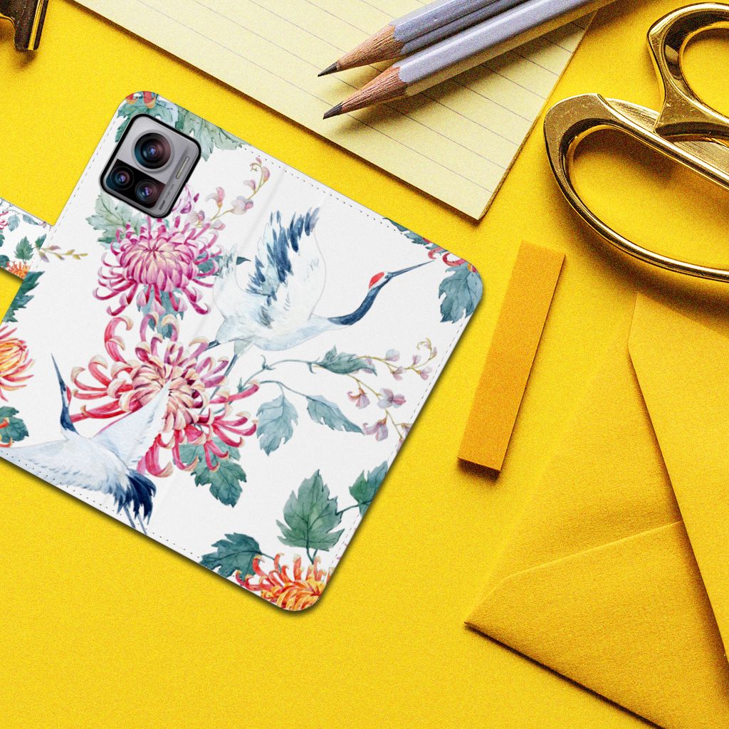Motorola Edge 30 Ultra Telefoonhoesje met Pasjes Bird Flowers design vogels bloemen bovenaanzicht
