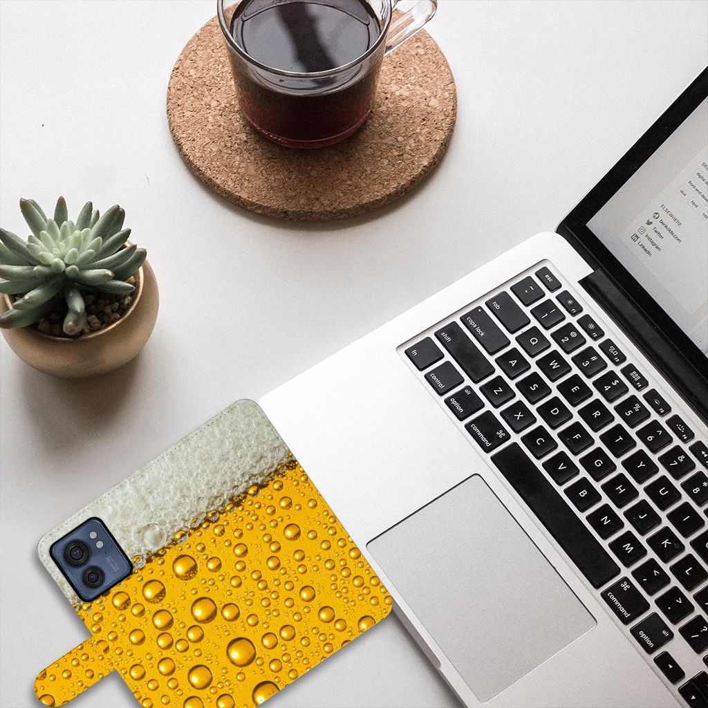 Motorola Edge 40 Book Cover Bier met bierprint, perfect voor bescherming en uitstraling tijdens festivals 🍺.