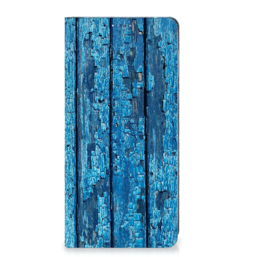 Motorola Edge 40 Book Wallet Case Wood Blue met een aantrekkelijke blauw houten ontwerp, perfect voor cadeau en bescherming.