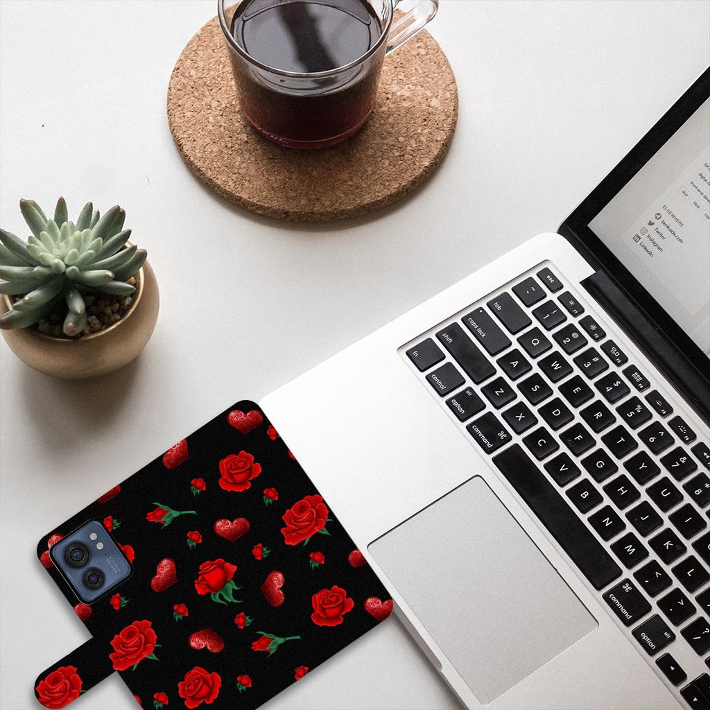 Motorola Edge 40 Leuk Hoesje Valentine hoesje bloemen zwart aanzicht