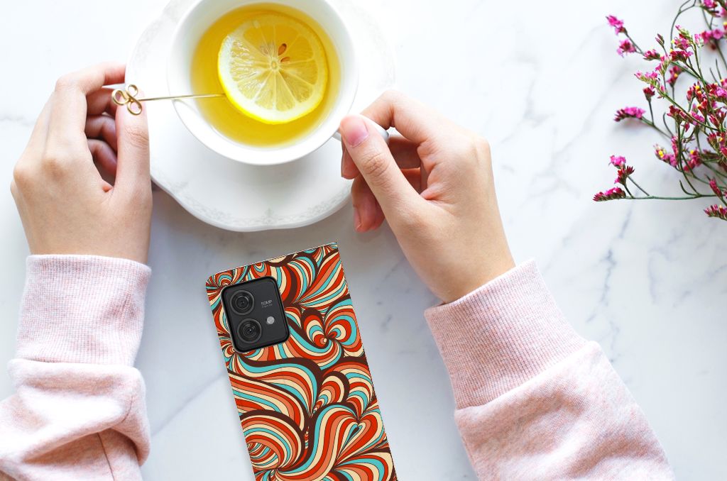 Motorola Edge 40 Neo Bookcase Retro met kleurrijke retro print, perfect cadeau voor bescherming en uitstraling ☕