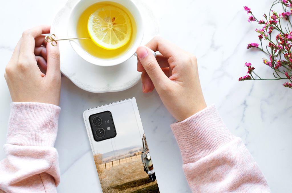 Motorola Edge 40 Neo Stand Case Vintage Auto met vintage ontwerp, perfect cadeau en biedt bescherming en gebruiksgemak.