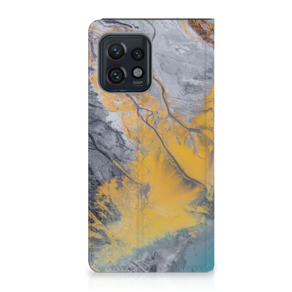 Motorola Edge 40 Pro Standcase Marble Blue Gold marmer blauw goud achterkant