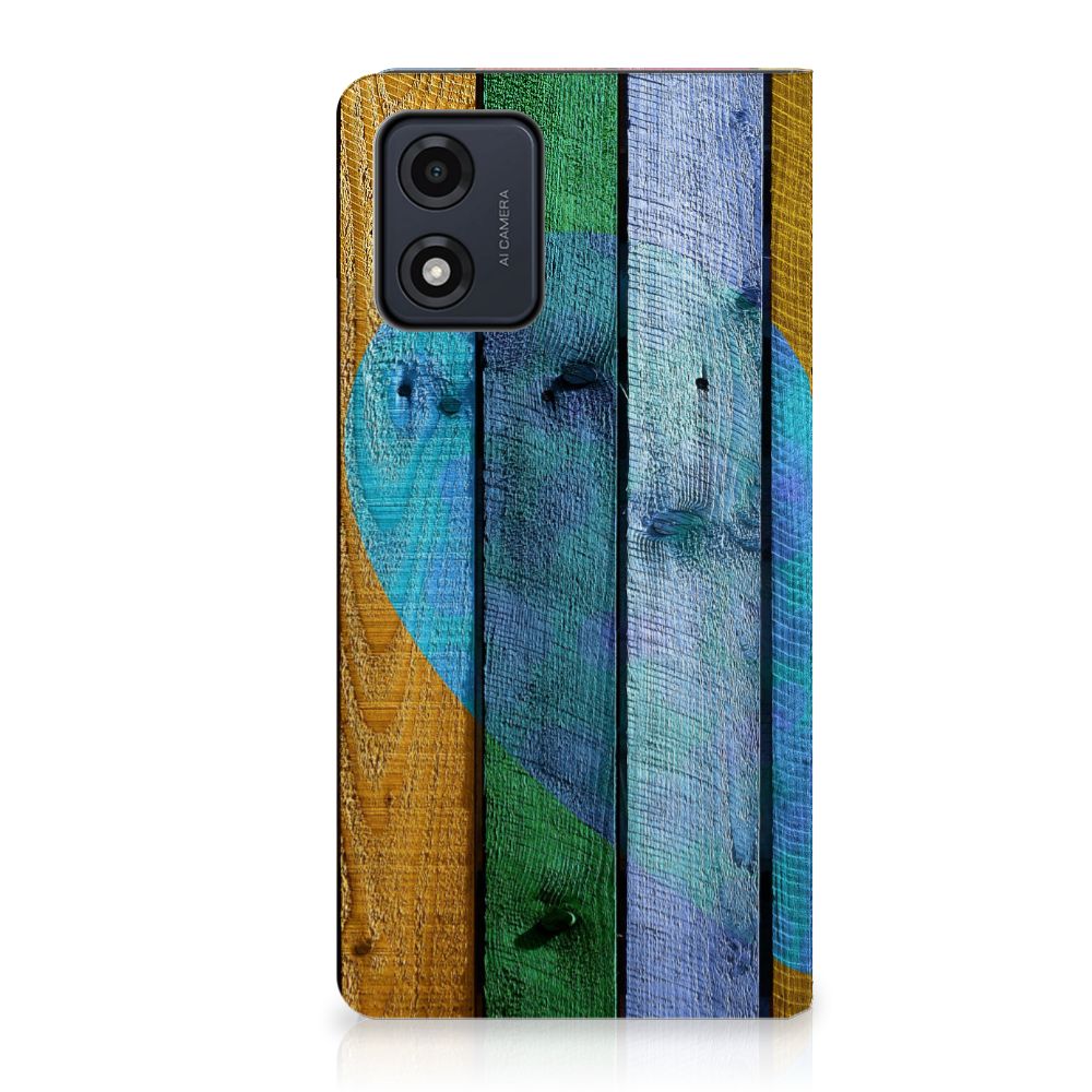 Motorola Moto E13 4G Book Wallet Case Wood Heart - Cadeau voor je Vriend met kleurrijke houten uitstraling 🌈
