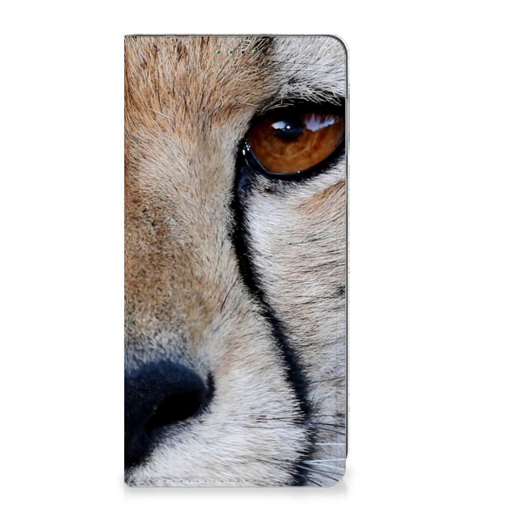 Motorola Moto E13 4G Hoesje maken Cheetah design met close-up van een jachtluipaard oog.