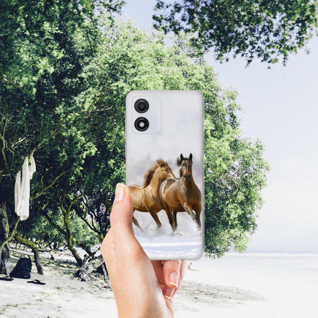 Motorola Moto E13 TPU Hoesje Paarden paarden afbeelding hand strand