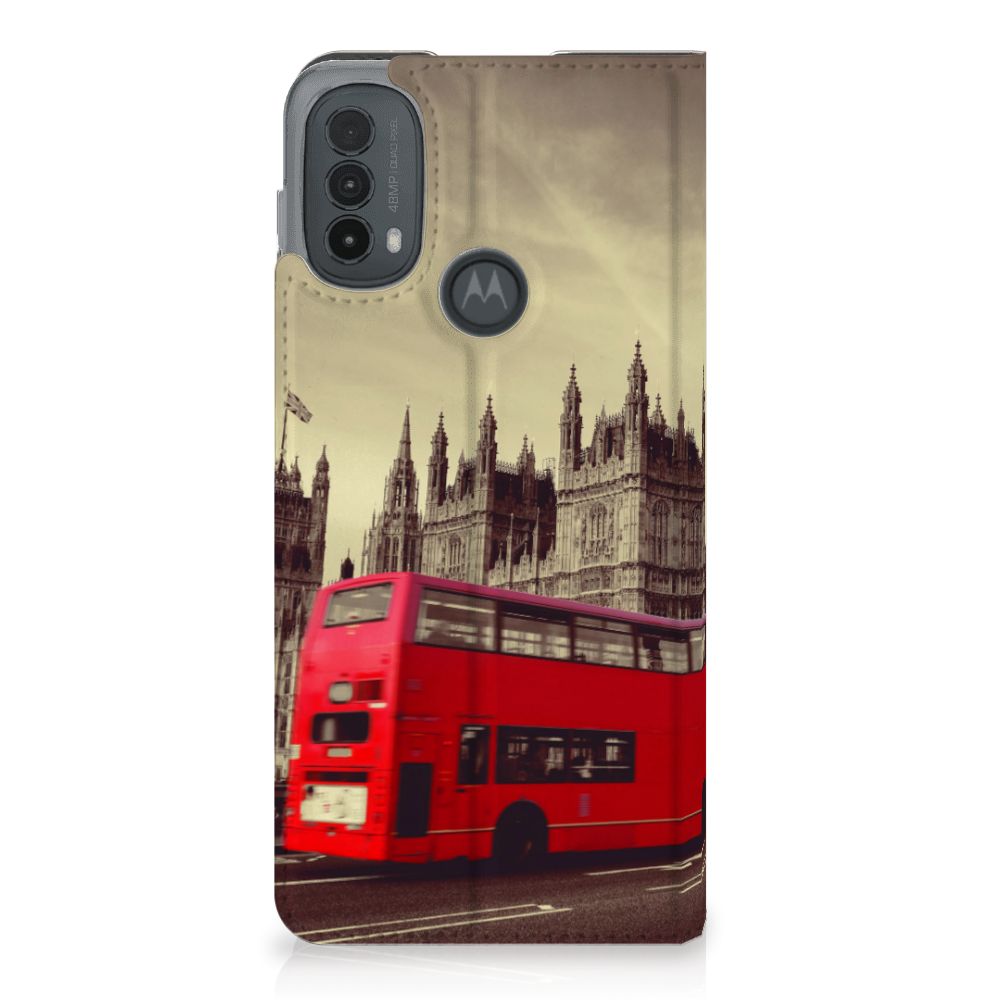 Motorola Moto E20 Book Cover Londen telefoonhoesje met rood dubbeldekker bus en Londense architectuur