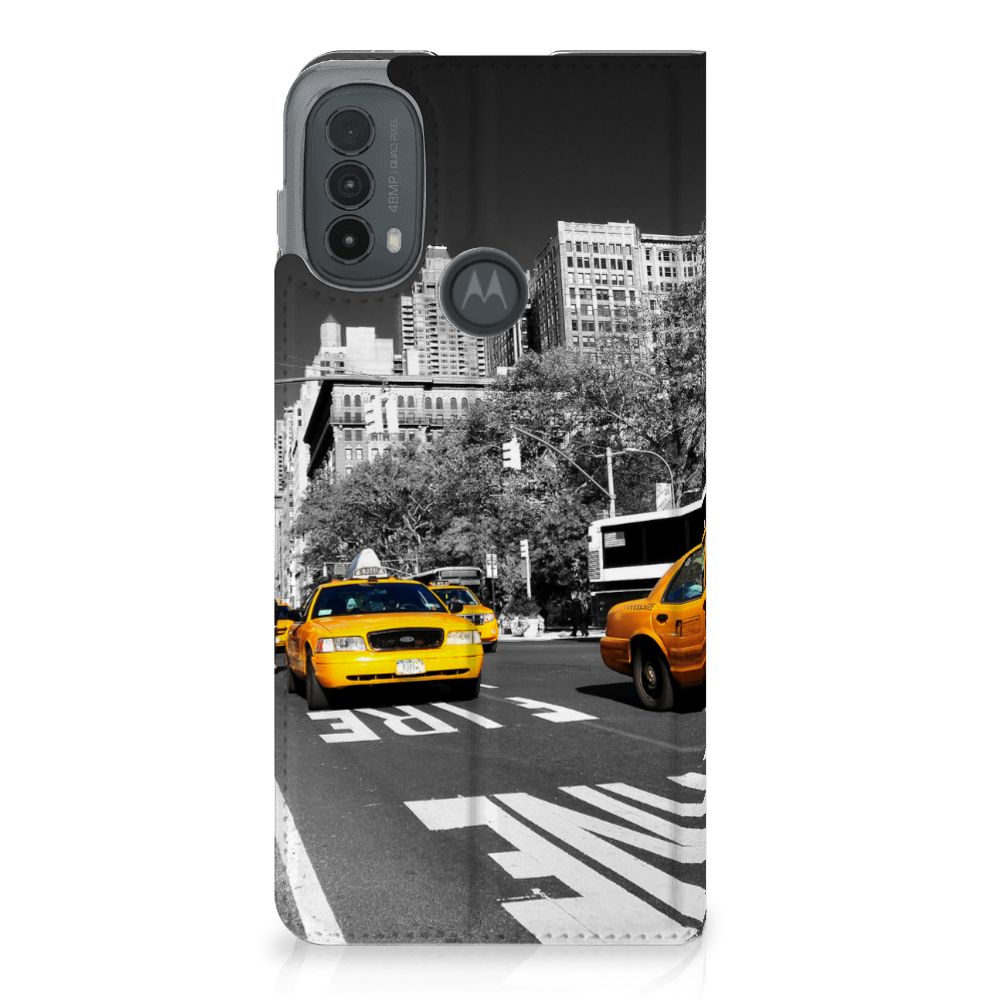 Motorola Moto E20 Book Cover New York Taxi voorkant taxi print zwart wit