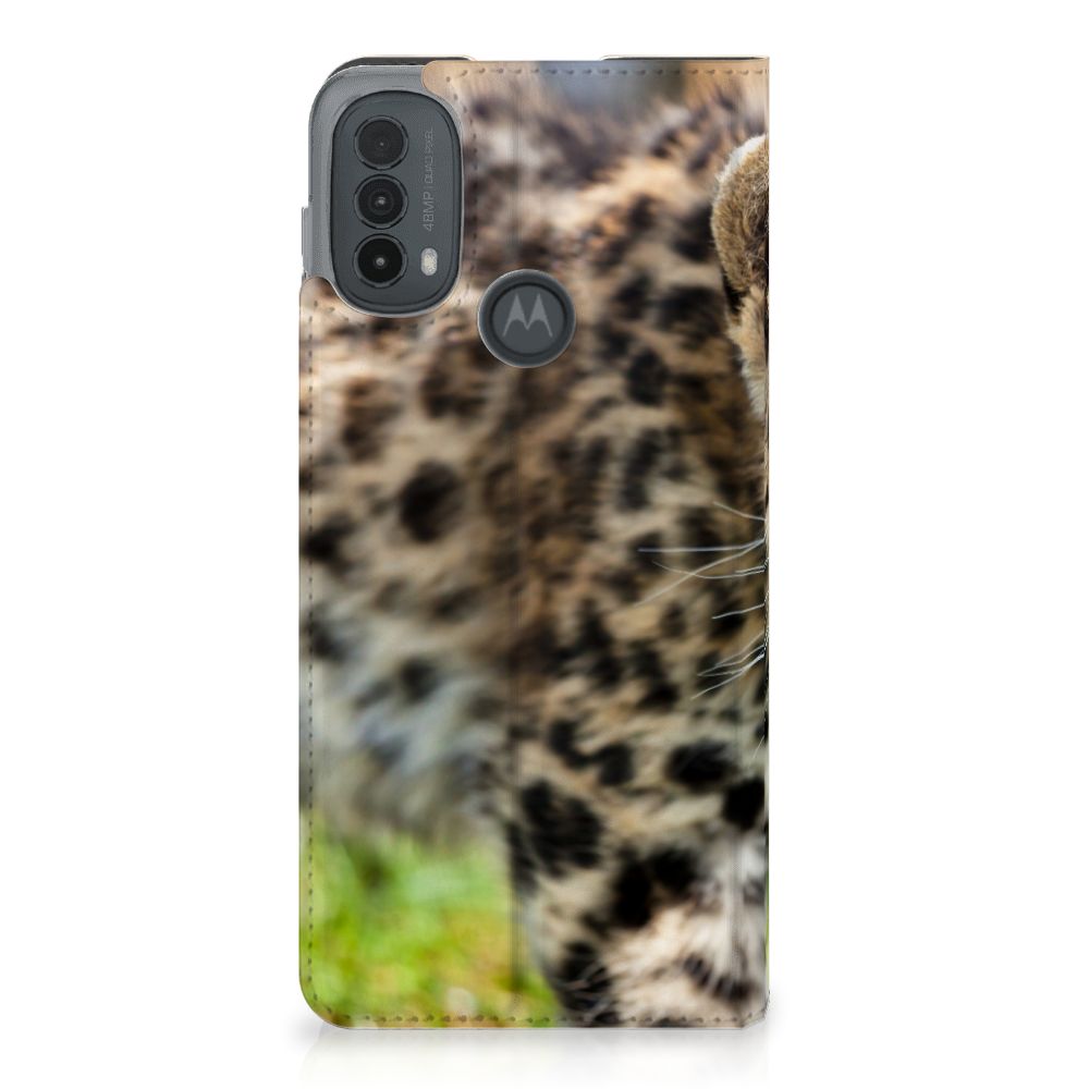 Motorola Moto E20 Hoesje maken Baby Luipaard hoesje luipaard zijkant