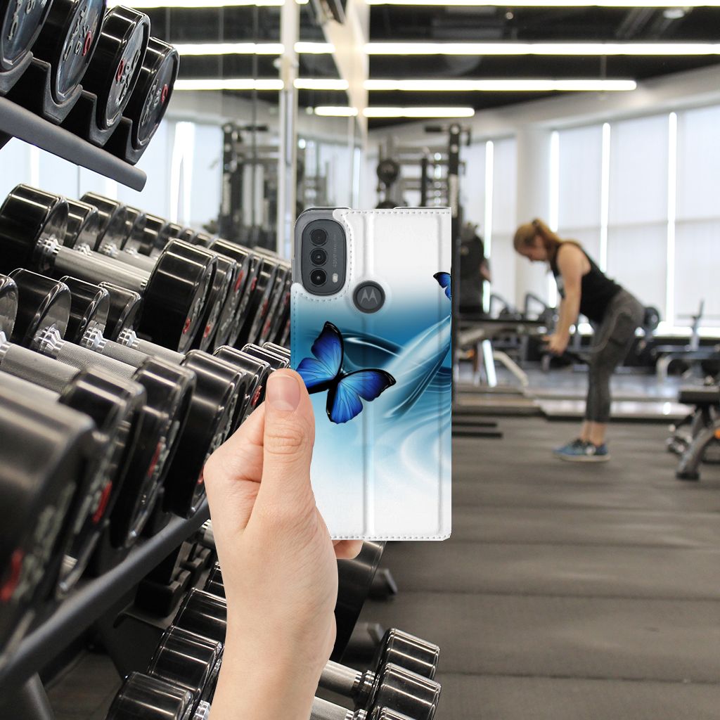 Motorola Moto E20 Hoesje maken Vlinders hand met hoesje blauwe vlinders sportzaal