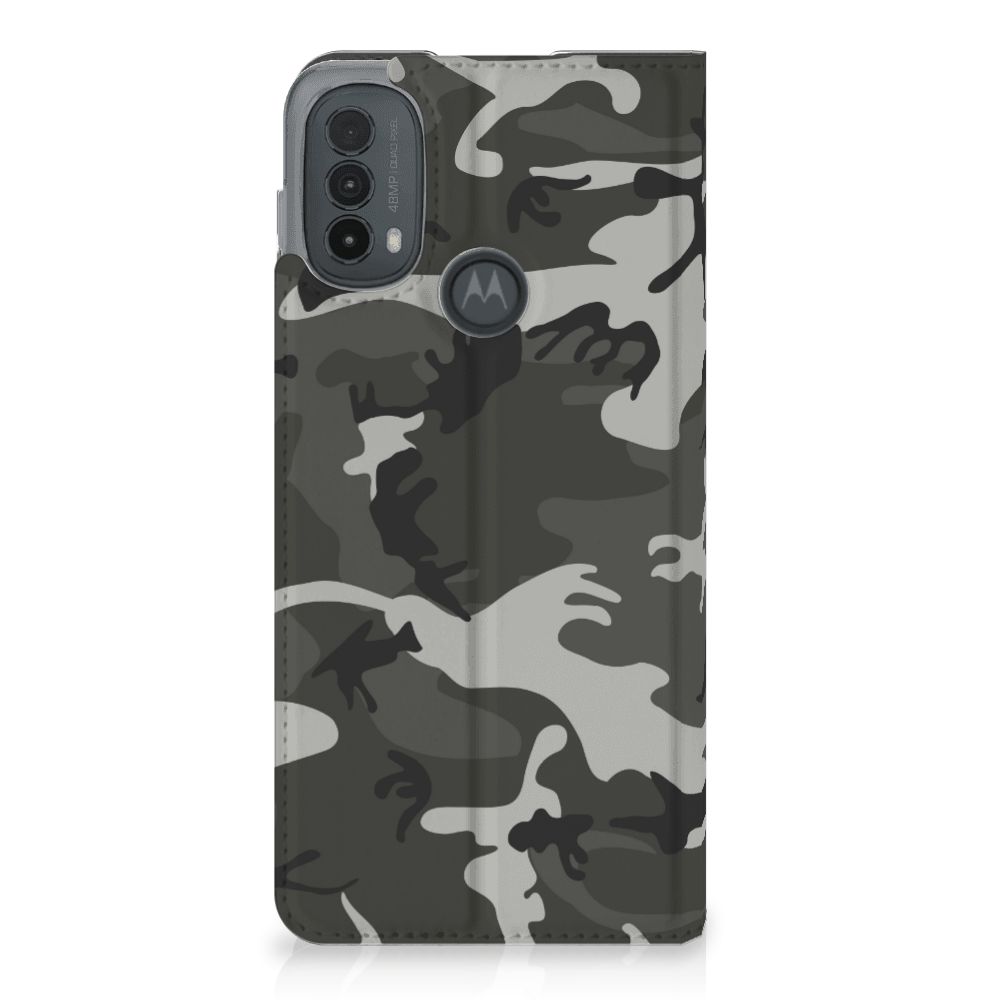 Motorola Moto E20 Hoesje met Magneet Army Light camouflage design vooraanzicht