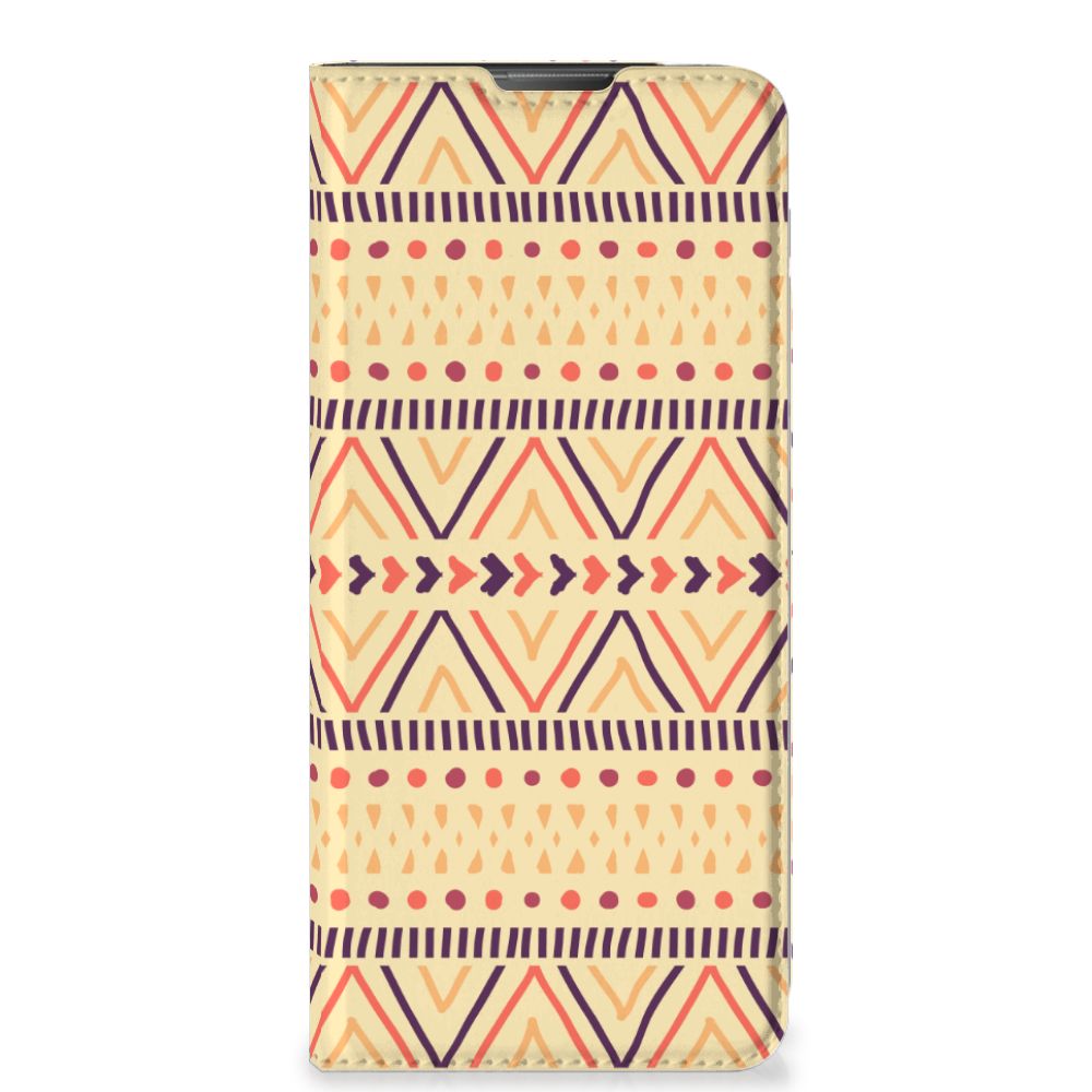 Motorola Moto E20 Hoesje met Magneet Aztec Yellow telefoonhoesje Aztec design front