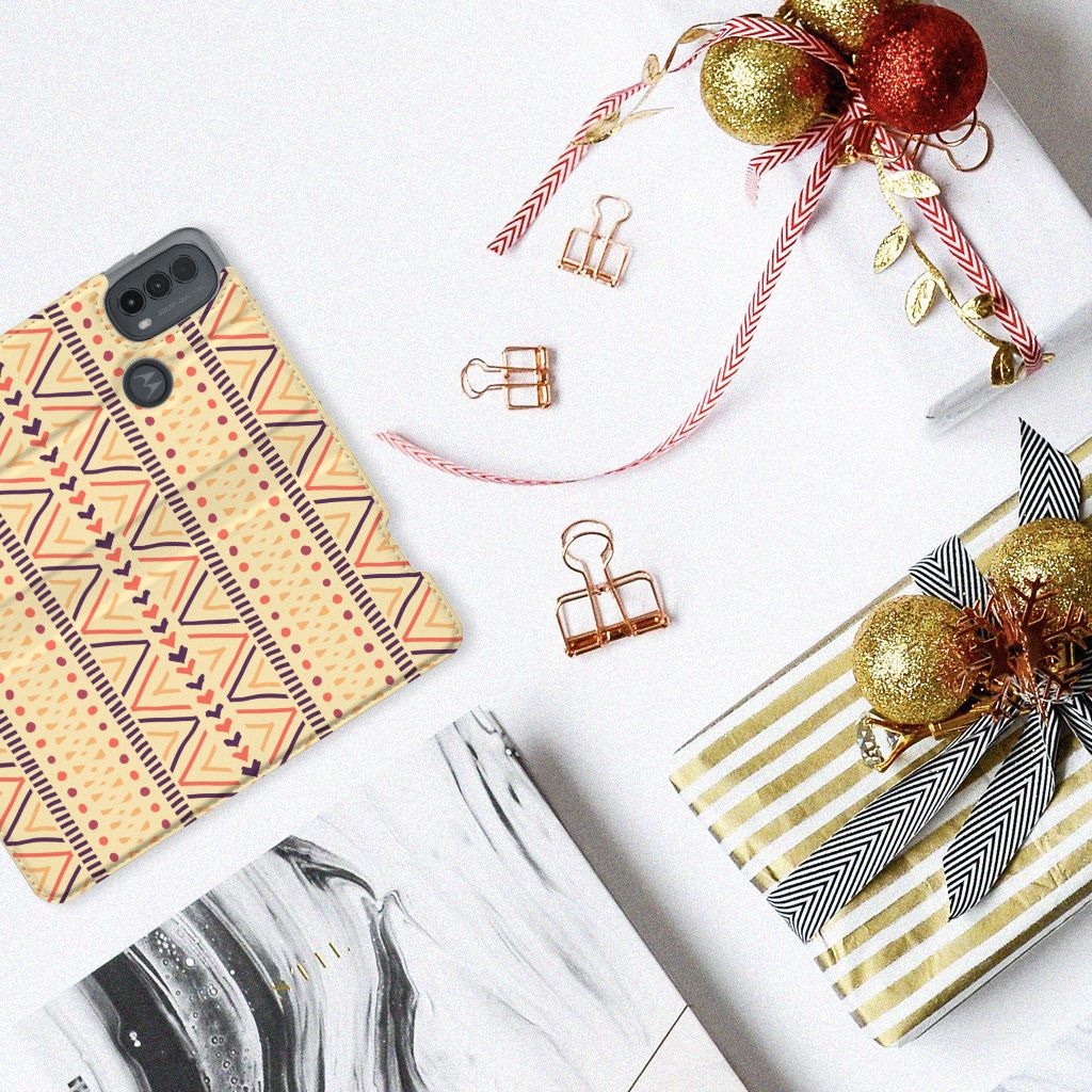 Motorola Moto E20 Hoesje met Magneet Aztec Yellow design bovenaanzicht