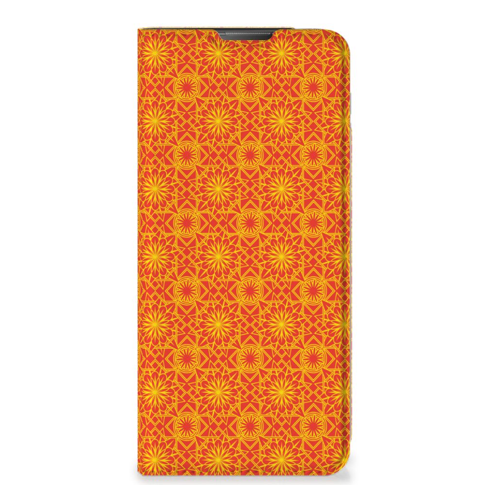 Motorola Moto E20 Hoesje met Magneet Batik Oranje telefoonhoesje batik oranje voorkant