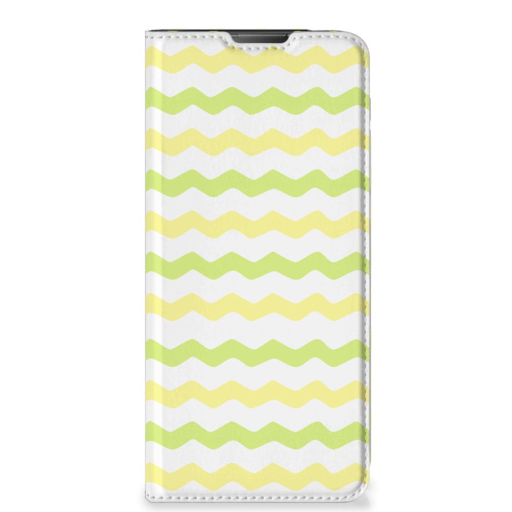 Motorola Moto E20 Hoesje met Magneet Waves Yellow hoesje waves yellow aanzicht