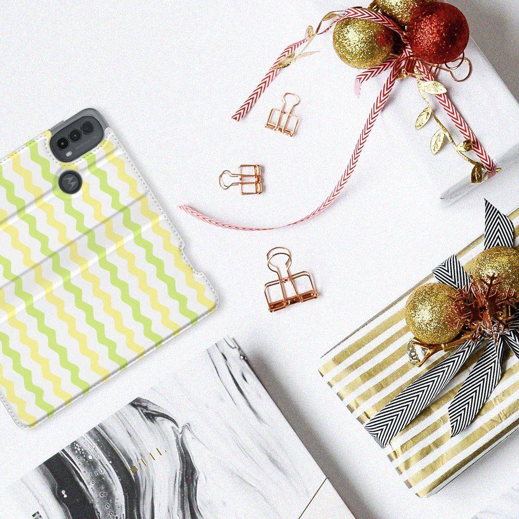 Motorola Moto E20 Hoesje met Magneet Waves Yellow design Waves Yellow bovenaanzicht