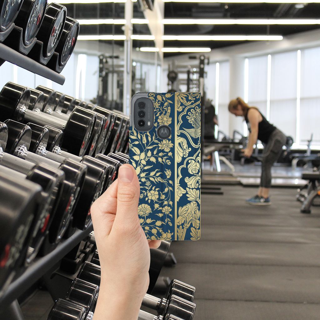 Motorola Moto E20 Smart Cover Beige Flowers design hand view gym