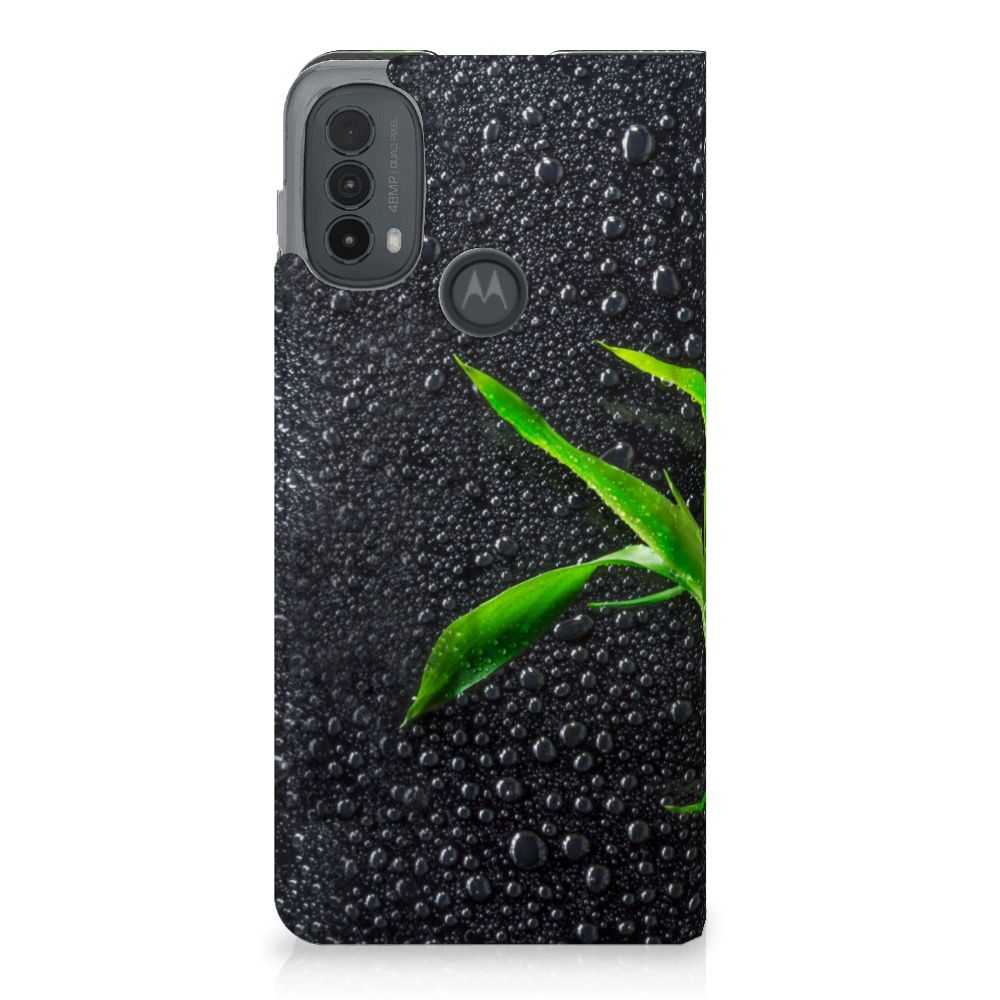 Motorola Moto E20 Smart Cover Orchidee designhoesje zwart waterdruppels groene plant