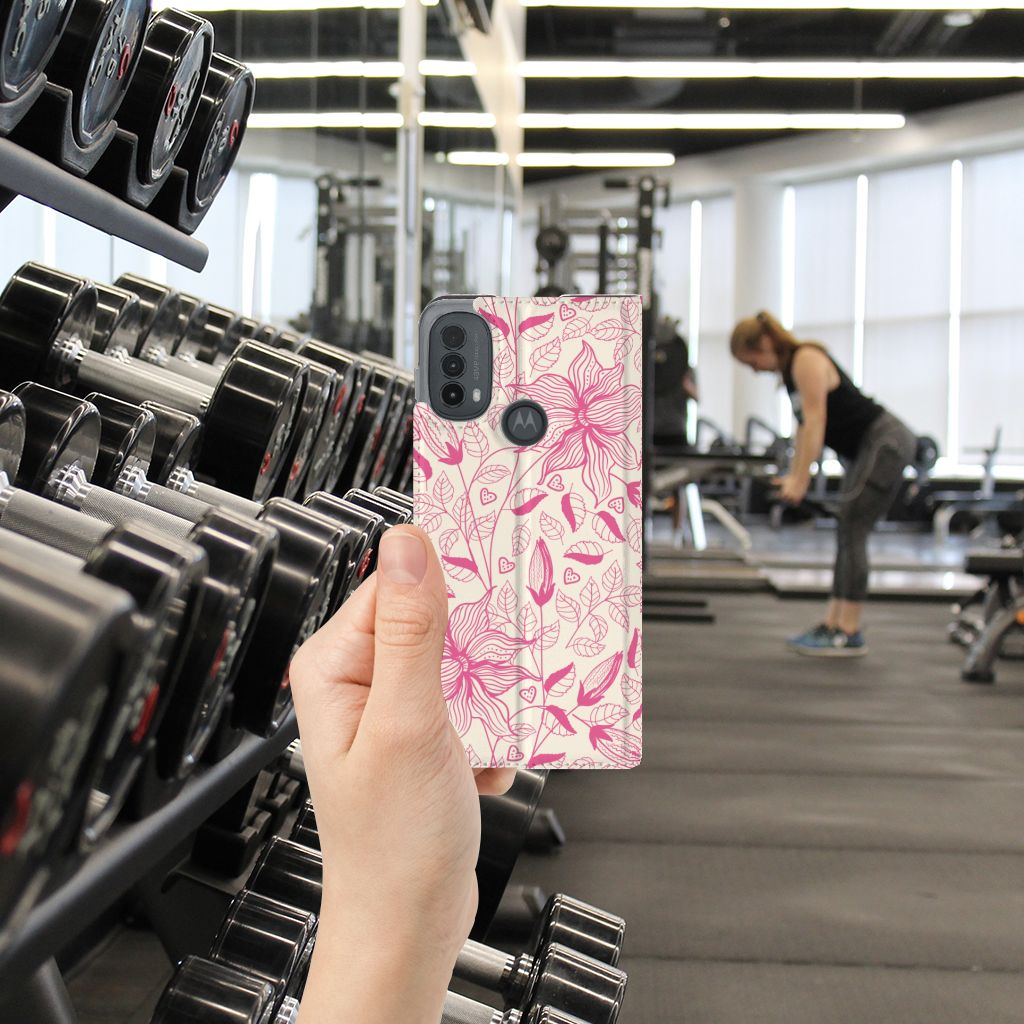 Motorola Moto E20 Smart Cover Pink Flowers hand smartphone gymsport