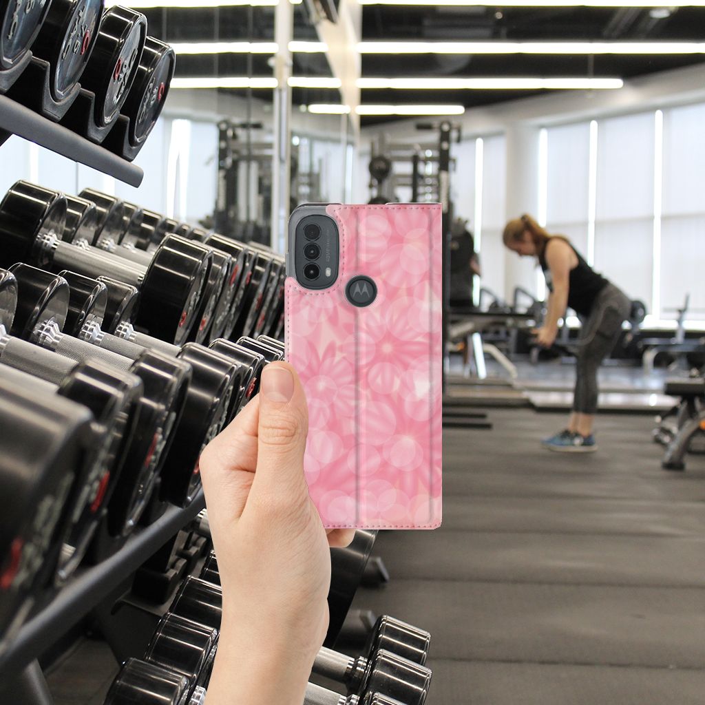 Motorola Moto E20 Smart Cover Spring Flowers achterkant fitnessruimte