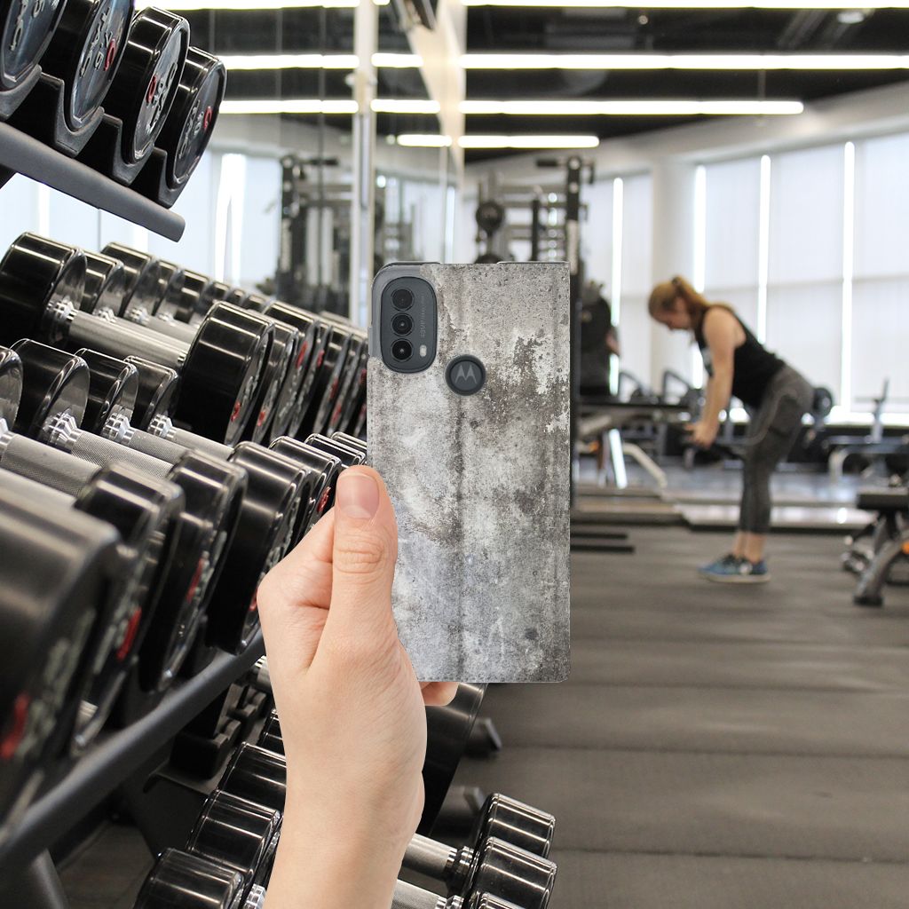 Motorola Moto E20 Standcase Beton Print achterkant hand sportzaal