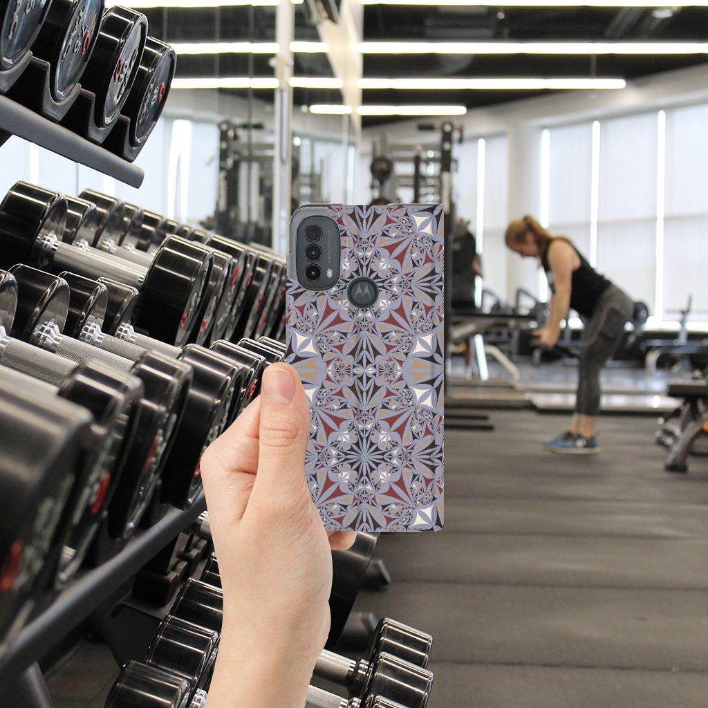 Motorola Moto E20 Standcase Flower Tiles handhouding sportzaal