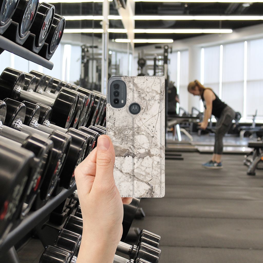 Motorola Moto E20 Standcase Marmer Beige design hoesje voorkant fitnessgym