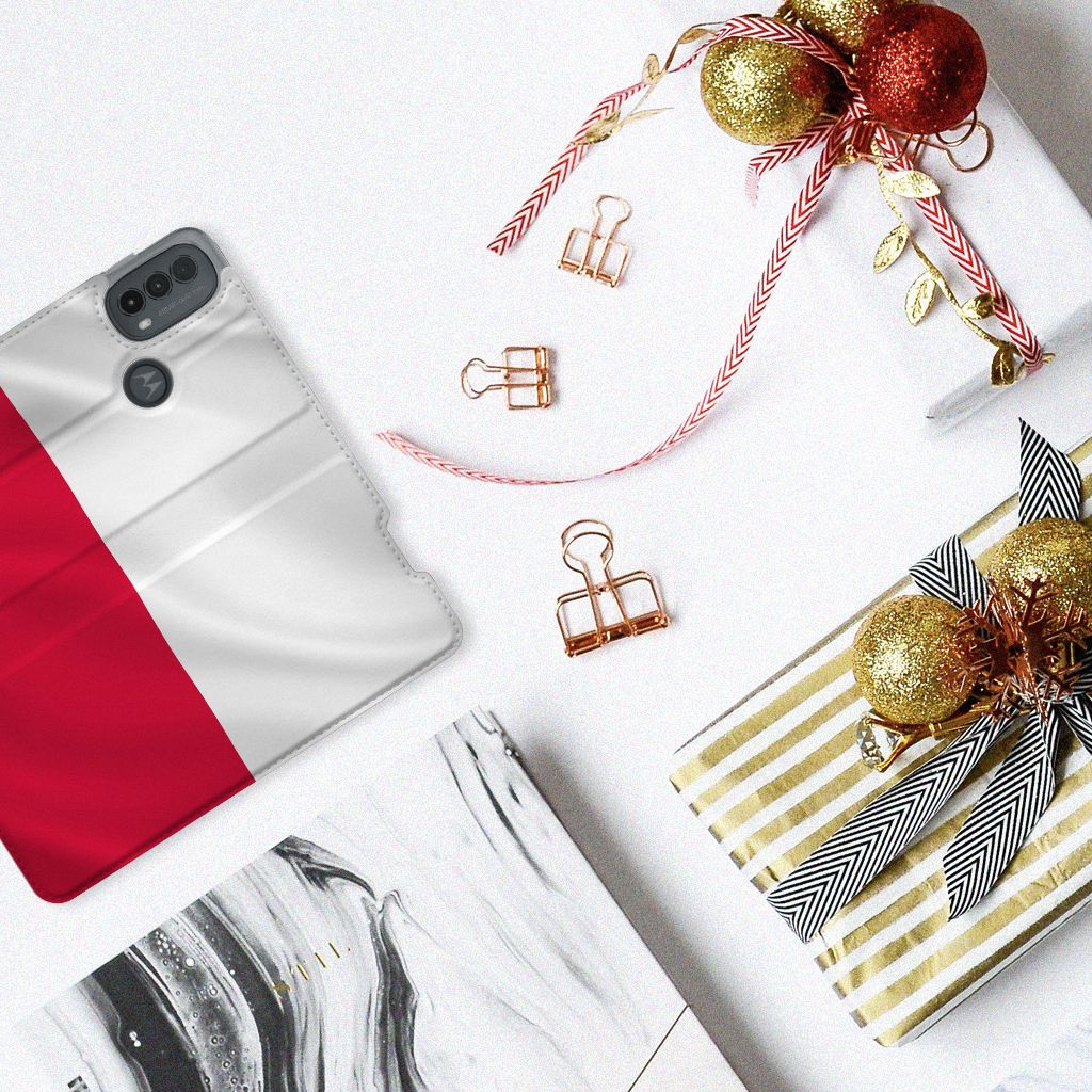 Motorola Moto E20 Standcase Polen design met vlag op tafel decoratie