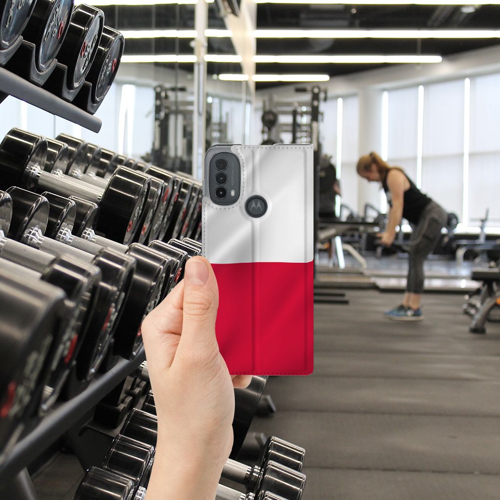 Motorola Moto E20 Standcase Polen zijaanzicht in fitness ruimte met gewichten