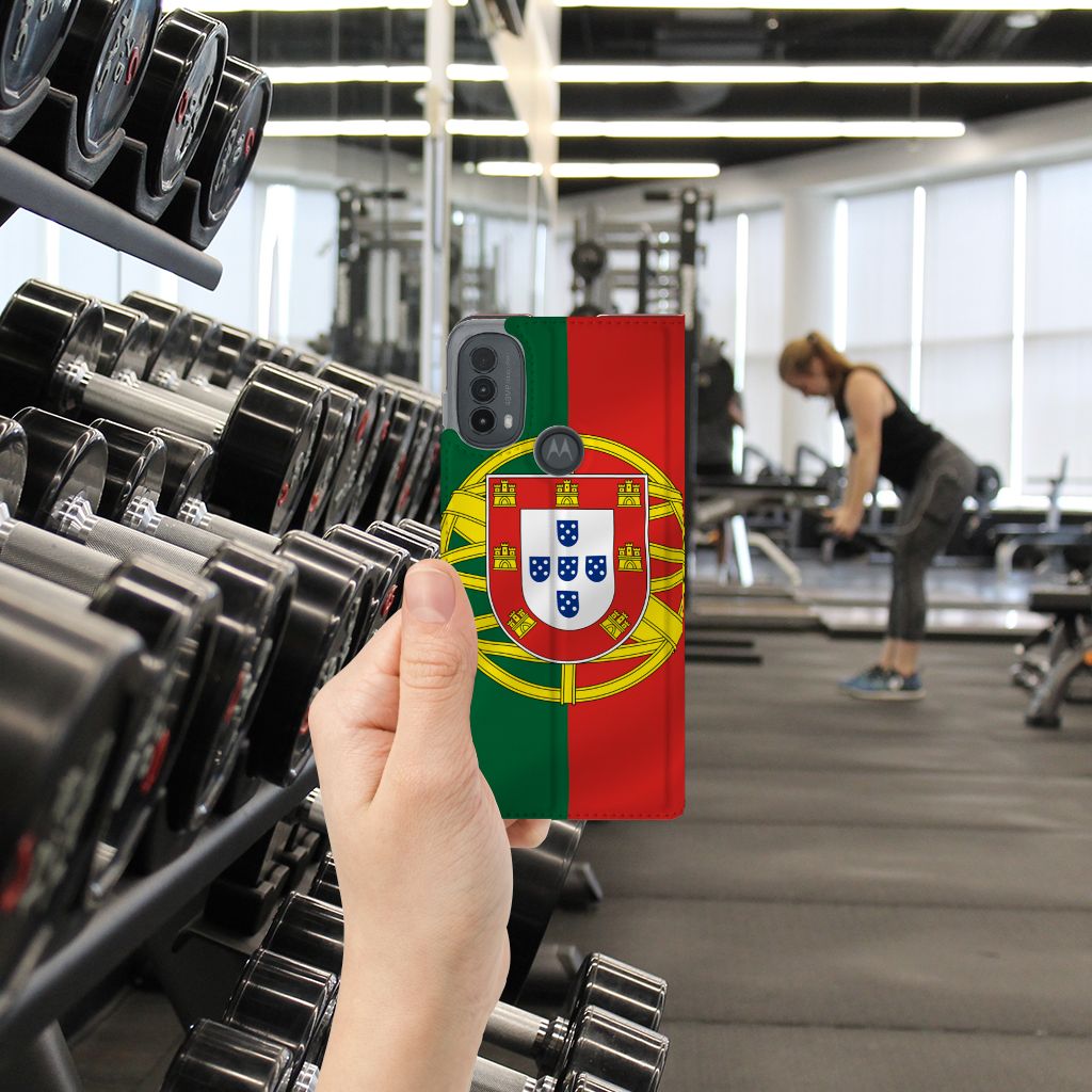 Motorola Moto E20 Standcase Portugal ontwerp met vlag weergave