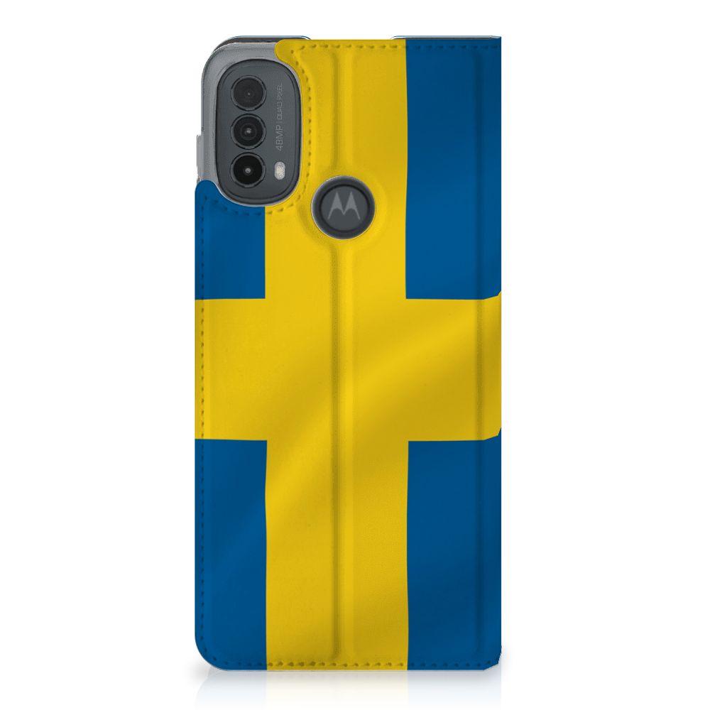 Motorola Moto E20 Standcase Zweden design vlag aanzicht