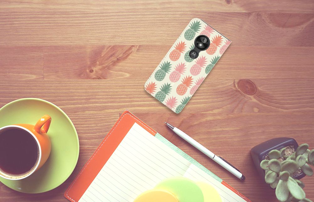 Motorola Moto E5 Play Flip Style Cover Ananas smartphonehoesje met ananas design bovenaanzicht