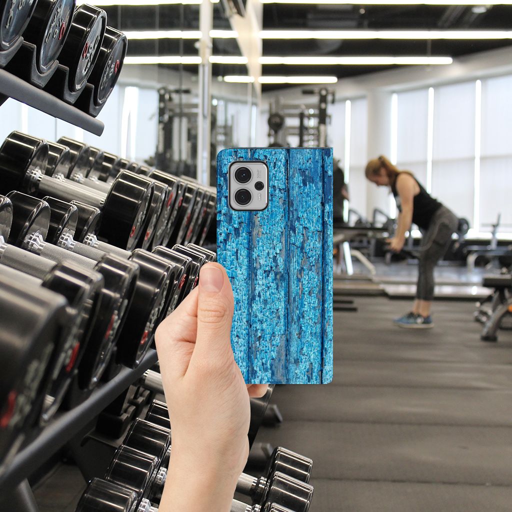 Motorola Moto G13 | G23 Book Wallet Case Wood Blue hand fitnessruimte gewichten