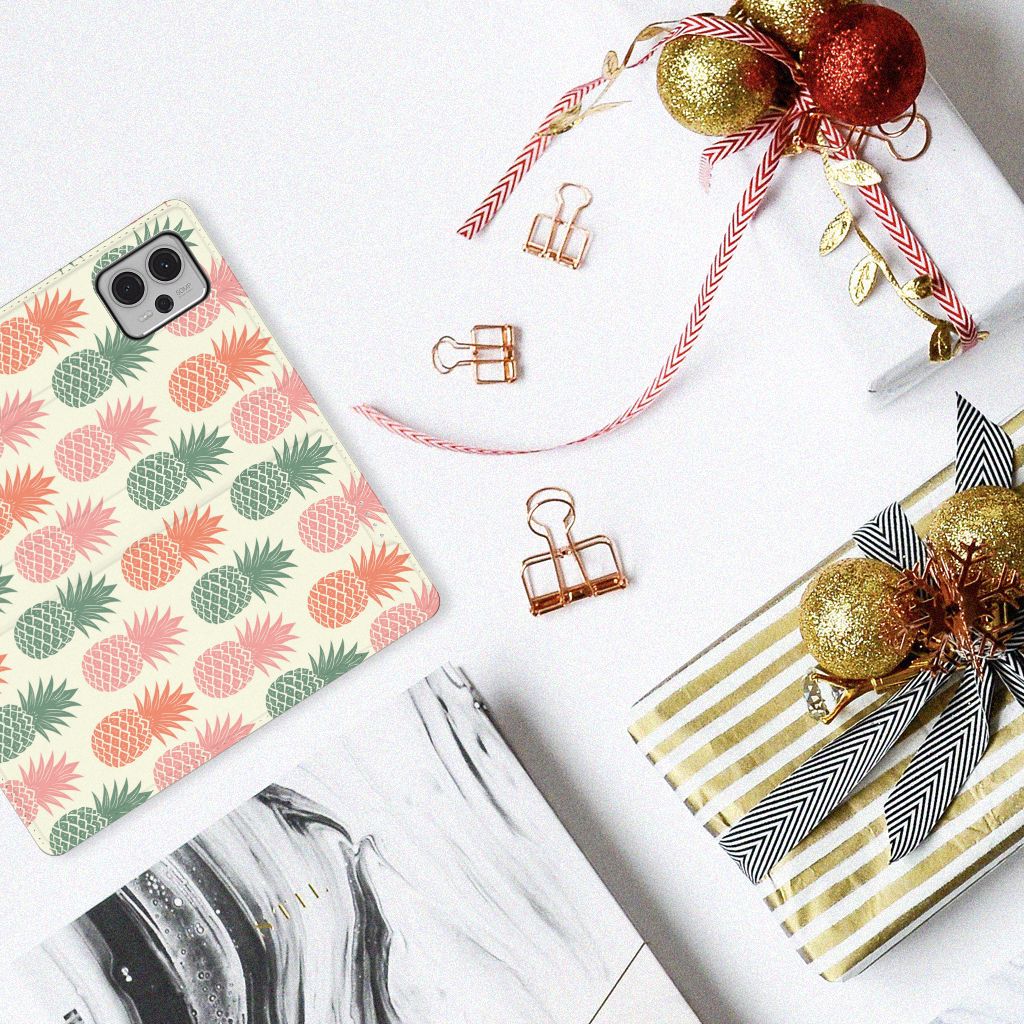 Motorola Moto G13 | G23 Flip Style Cover Ananas design ananas aanzicht