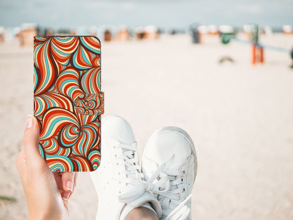 Motorola Moto G13 | G23 Hoesje Retro kleurrijk design hand met schoen strand