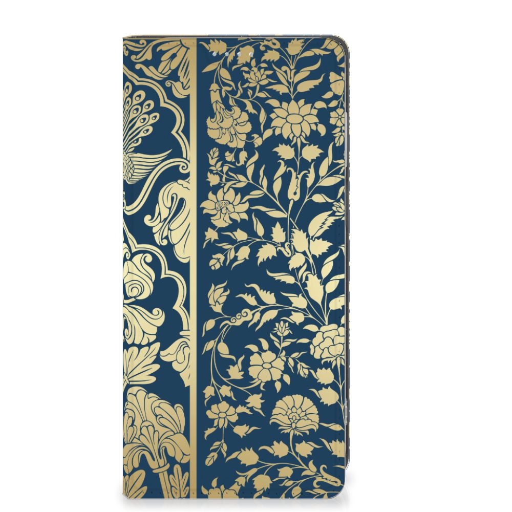 Motorola Moto G13 | G23 Smart Cover Beige Flowers met een elegant design in beige bloemen op een donkerblauwe achtergrond 🌸.