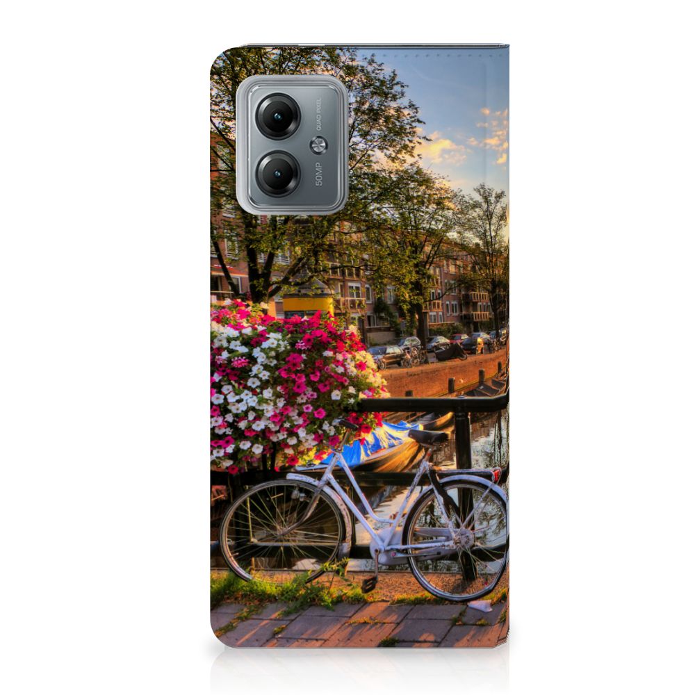 Motorola Moto G14 Book Cover Amsterdamse Grachten met fiets en bloemen, perfect als cadeau 🎁 voor bescherming en uitstraling.