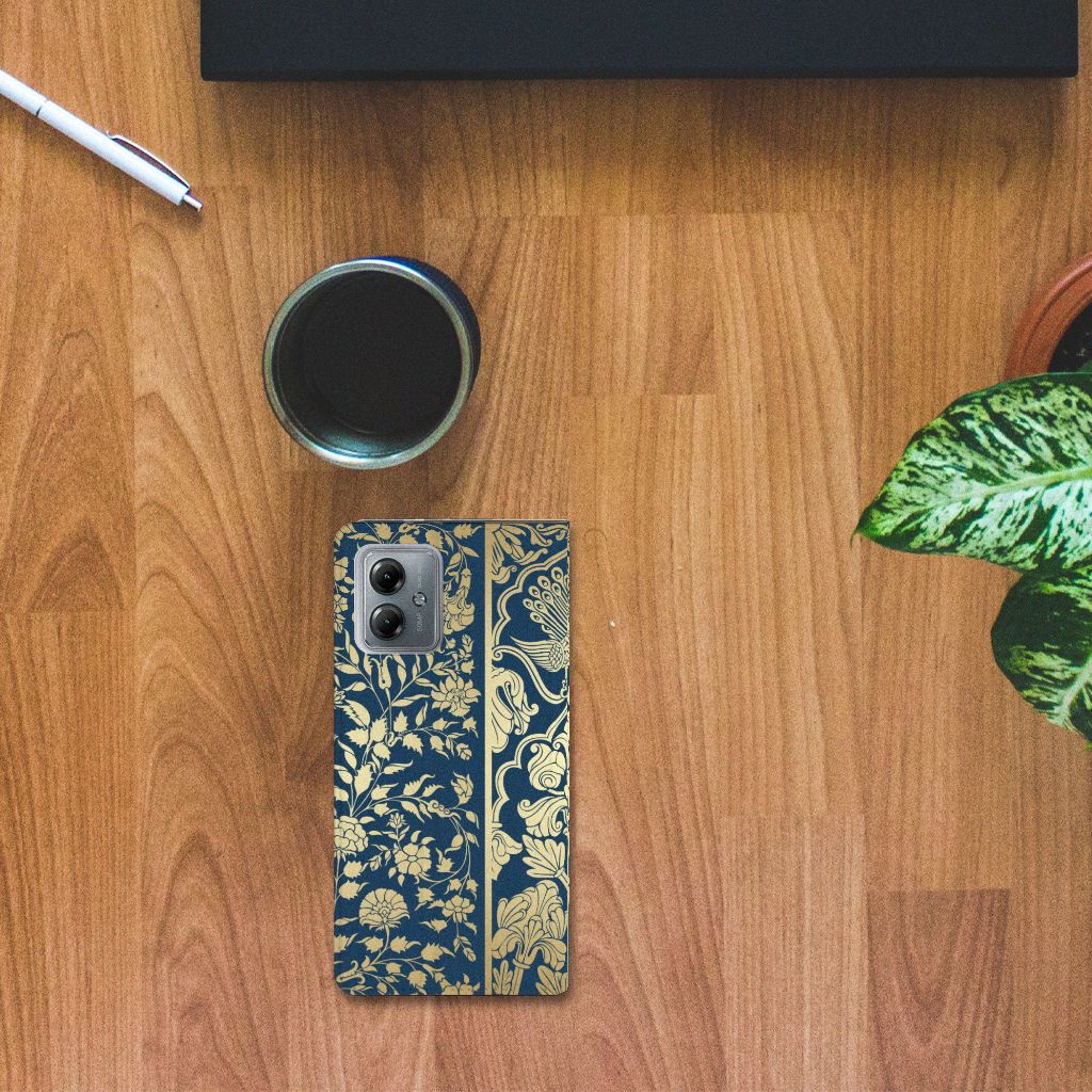 Motorola Moto G14 Smart Cover Beige Flowers smartphone hoesje bovenaanzicht
