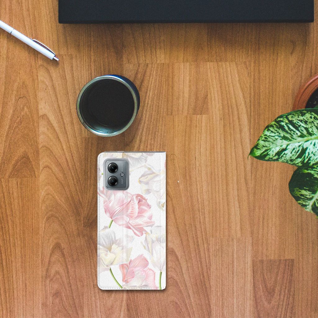 Motorola Moto G14 Smart Cover Lovely Flowers met roze en witte bloemen voor smartphone bescherming en uitstraling 🌸