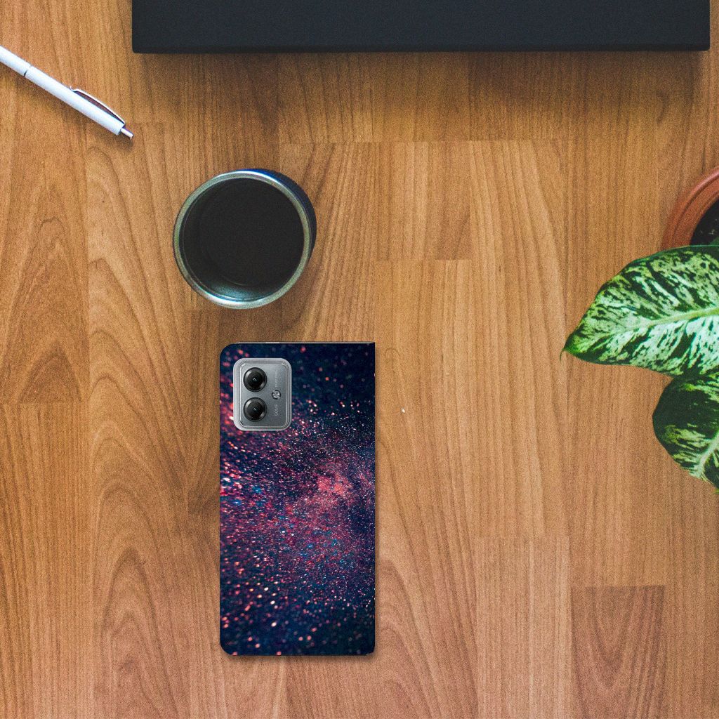 Motorola Moto G14 Stand Case Stars design sterren inktzwart paars blauw aanzicht