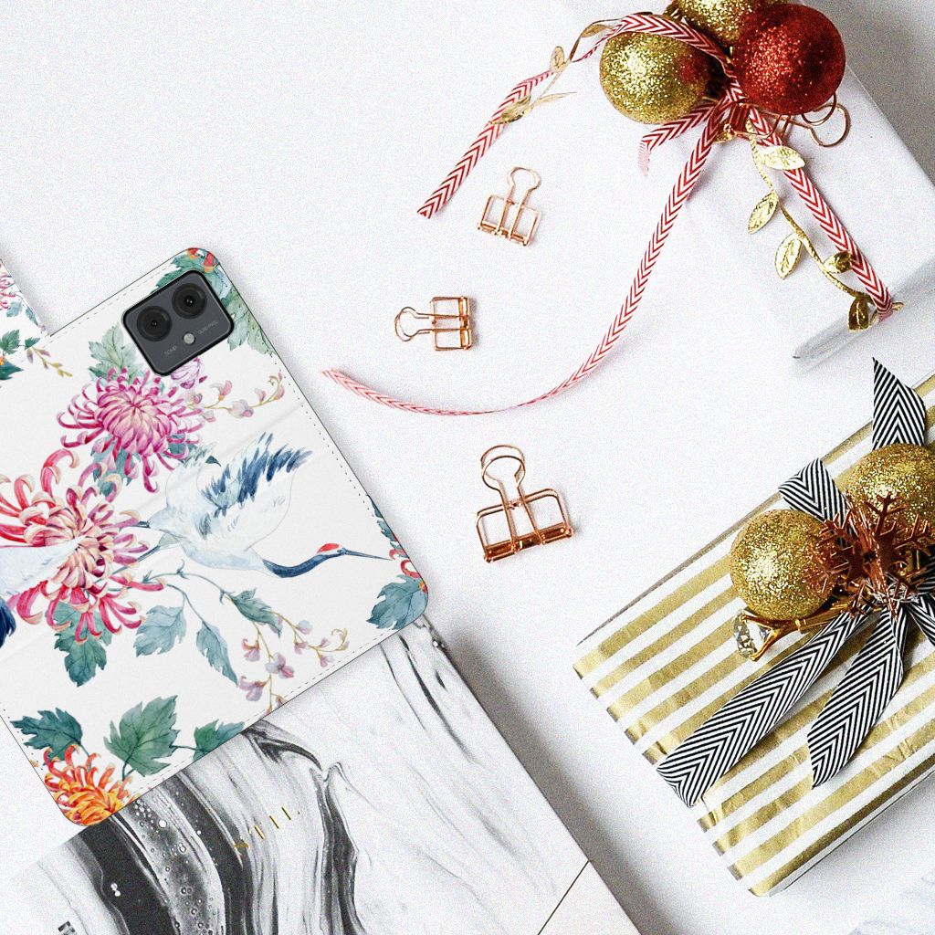 Motorola Moto G14 Telefoonhoesje met Pasjes Bird Flowers bovenaanzicht design bloemen en ooievaars
