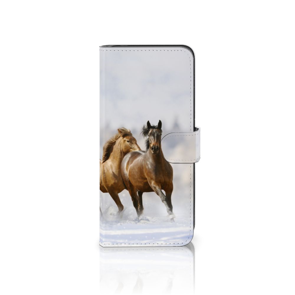 Motorola Moto G14 Telefoonhoesje met Pasjes Paarden, elegante en duurzame bescherming voor paardenliefhebbers.