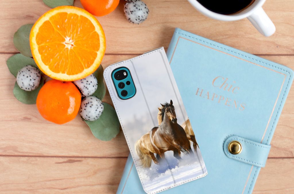 Motorola Moto G22 Hoesje maken Paarden design paarden aanzicht