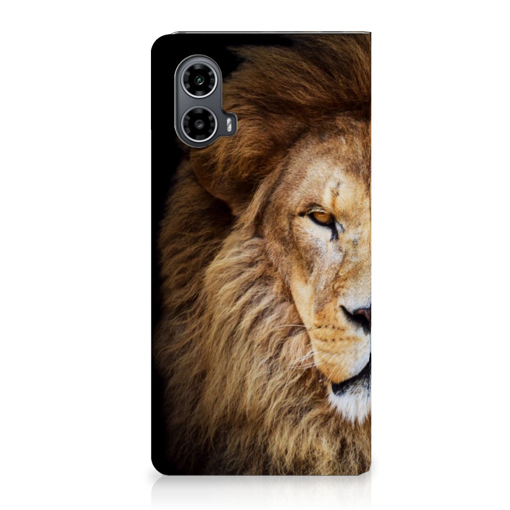 Motorola Moto G34 Hoesje maken Leeuw met indrukwekkende manen voor bescherming en gebruiksgemak 🦁.