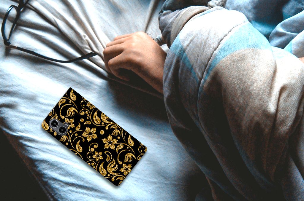Motorola Moto G34 Smart Cover Gouden Bloemen telefoonhoesje zwart goud design