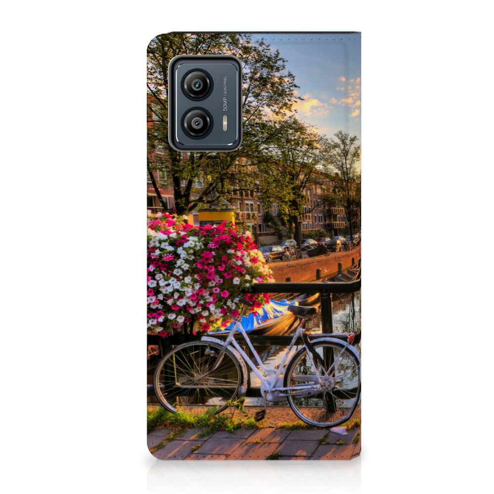 Motorola Moto G53 Book Cover Amsterdamse Grachten design fiets bloemen aanzicht